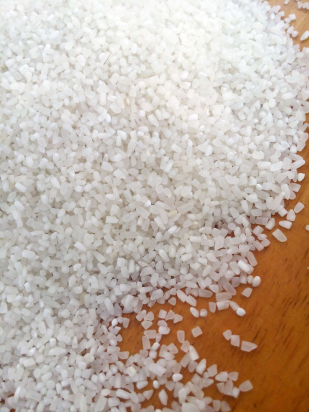 Broken white rice